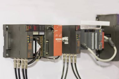 Endüstriyel endüstri için otomatik programlanabilir Mantık Kontrolcüsü PLC yüksek hassasiyet donanımı