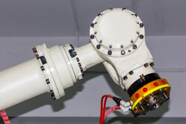 Endüstriyel kaynak robot kolunu kapat