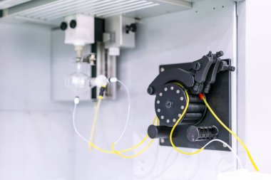 Sıvı metaller, petrokimyasallar, endüstriyel gıda farmasötik ve tarımsal kimyasal vb gibi örneklerin temel özellik analizi için yüksek teknoloji plazma optik emisyon spektroskopisi