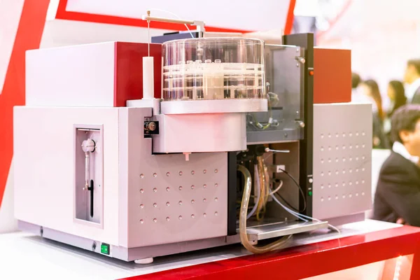 Fortschrittstechnologie Atomares Absorptionsspektralphotometergerät Des Labors Zur Analyse Chemischer Elemente Durch — Stockfoto