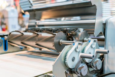 Hamur hazırlama ve endüstriyel gıda veya fırında hamur işi yapma makinesi