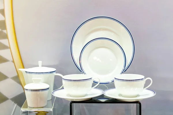 Masadaki Çaydanlık Tabağı Gibi Çeşitli Yeni Mutfak Eşyaları — Stok fotoğraf