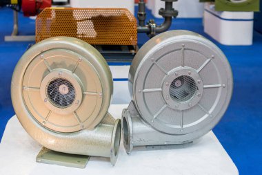 Endüstriyel santrifüj girdabının modern ve yüksek teknolojisini kapat ya da üzerinde motor olan basınç üfleyici