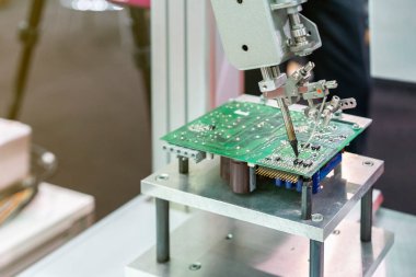 Lehim veya kaynak bölümü veya bileşeni sırasında pcb (yazdırma devresi) montaj makinesi için yüksek teknoloji ve modern otomatik robot