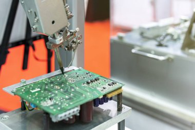 Lehim veya kaynak bölümü veya bileşeni sırasında pcb (yazdırma devresi) montaj makinesi için yüksek teknoloji ve modern otomatik robot