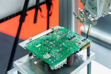Lehim veya kaynak bölümü veya bileşeni sırasında pcb (yazdırma devresi) montaj makinesi için yüksek teknoloji ve modern otomatik robot