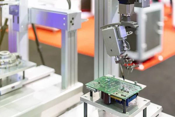 Высокотехнологичный Современный Автоматический Робот Монтажа Pcb Печатной Платы Время Пайки — стоковое фото