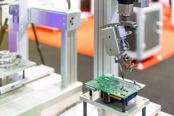 Lehim veya kaynak bölümü veya bileşeni sırasında pcb (yazdırma devresi) montaj makinesi için yüksek teknoloji ve modern otomatik robot
