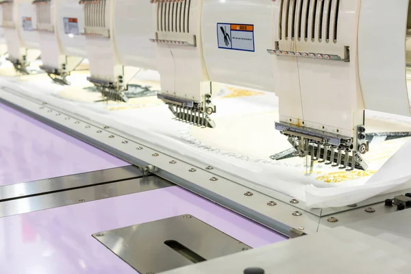 Machine Coudre Moderne Automatique Haute Technologie Pour Textile Habillement Processus — Photo