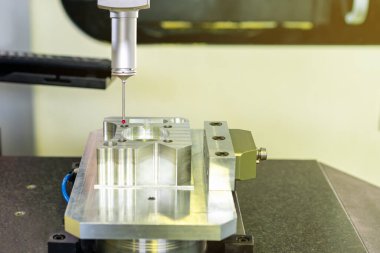 Çalışırken yüksek hassasiyet ve yüksek doğruluk bölümü için otomatik koordinat ölçüm makinesinin (CMM) baş sondasını kapat (iş parçasıyla dokun)