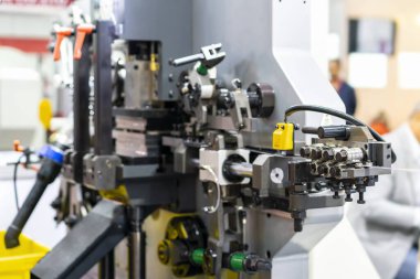 Otomatik ve yüksek hassasiyetli çok amaçlı metal levha bükme veya fabrikada endüstriyel üretim süreci için sürekli yaprak oluşturma makinesi için yön kontrol besleme ünitesini kapat