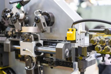 Otomatik ve yüksek hassasiyetli çok amaçlı metal levha bükme ya da endüstriyel üretim süreci için sürekli yaprak oluşturma makinesinin denetimi ve denetimi için elektronik sensörü kapat