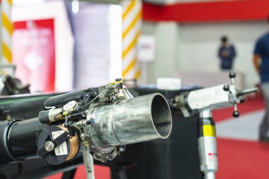 Modern ve isabetli otomatik metal boru veya tüp kaynak makinesini endüstriyel üretim süreci için tel besleyici ile kapatın