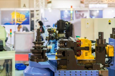 Yüksek teknoloji ve hassasiyet yarı otomatik boru veya endüstriyel bükme makinesi