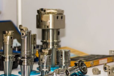 cnc değirmen ya da makine merkezi için tutucu olarak kurulmuş birçok yüksek duyarlı kesme aracı (karbit ucu kesicisi)