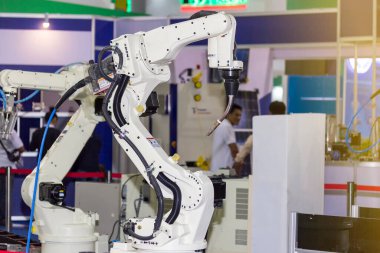 yüksek teknoloji ve hassas endüstriyel mikrofon kaynaklama robot kolu üretim işlemi için