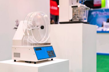 Tıbbi-farmakoloji endüstrisi için otomatik tablet kırılganlık testi cihazı veya laboratuvar ekipmanı kontrol ölçümü% kilo kaybı analizi veya araştırma özellikleri kimyasal incelemesi vs..