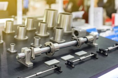 Endüstriyel işler için masa üzerinde yüksek kalitede ve hassas doğrusal çalılık sürücüsü veya slayt çubuğu ve kurşun bilye makine boyutu