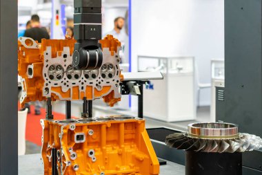 Yüksek doğruluk ve otomatik koordinat ölçüm makinesi (CMM) tarafından boyutlandırma denetimi sırasında motor ve vane türbinlerinin gövde baş silindiri veya hassas parçalar üretimi)