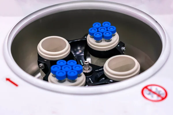 Automatikus Modern High Tech Multi Tube Centrifuga Gép Laboratóriumi Szétválasztott — Stock Fotó