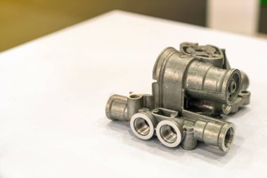 Yüksek basınçtan dolayı otomobil parçası için alüminyum ya da alaşım motoru ya da pompası masadaki döküm üretim sürecinde ölsün