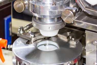 Yön oluşturma ekipman kontrol ünitesi Hamur hamuru boşaltma ölmeye kesintili gıda kesintisi sürekli üretim makinesi