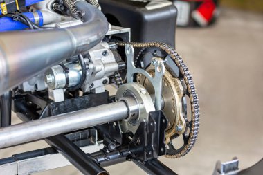 Mekanik sıçrama ve zincirleme güç sürücüsü montajı spor go kart arka şaftta (mini yarış arabası))