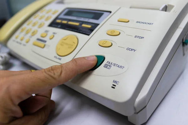 Finger Drücken Startknopf Fax Geschäftskonzept — Stockfoto