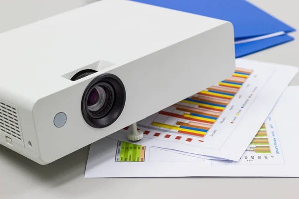 Nella Sala Riunioni Preparazione Riunione Del Proiettore Fogli Fotografici Fogli — Foto Stock