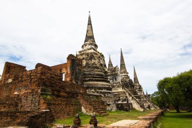 Üç Chedis, Wat Phra Si Sanphet Ayutthaya, Historical Park dünya mirası üzerinde 13 Aralık 2534 Ayutthaya tarihi şehir olarak kabul edilmiştir. bir turistik yer.