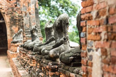 Eski Buda resim çimento üzerinde inşa edilmiş modern tarihin Ayutthaya, Tayland