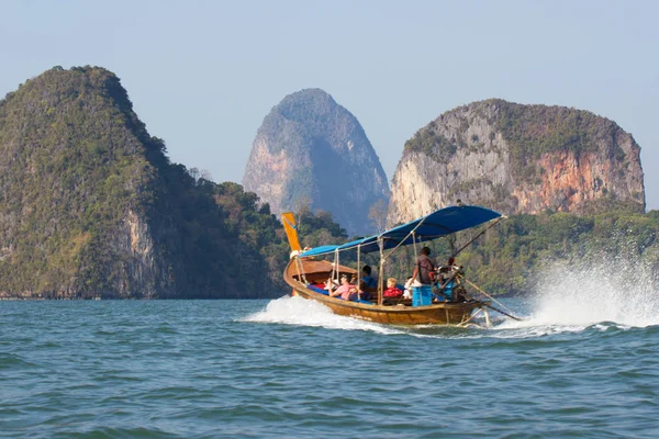 Phang Nga National Park March 2015 Boat Tourists Sail Sea — Stock Photo, Image