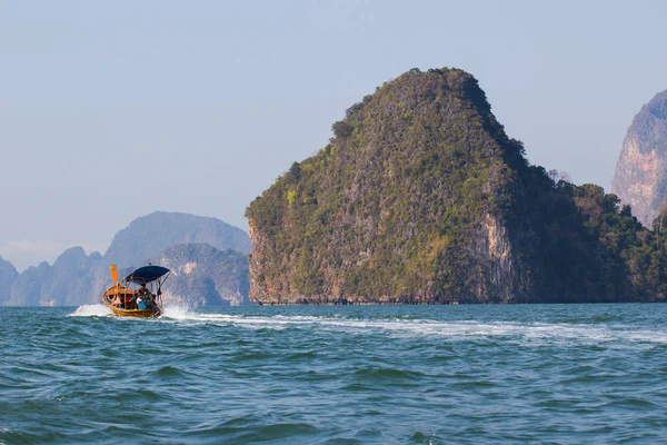 Phang Nga National Park March 2015 Boat Tourists Sail Sea — Stock Photo, Image