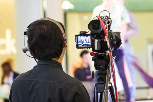 profesyonel kameraman - bir canlı ve kayıt video açık bir olaya kapsayan 