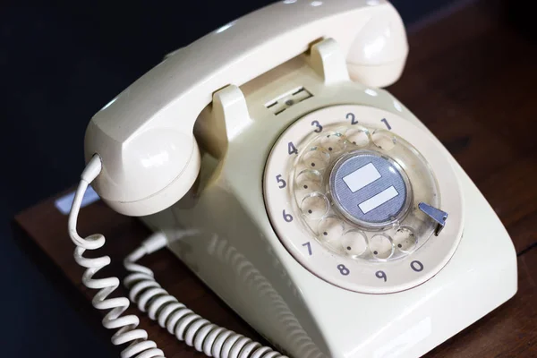 Retro Forgó Régi Fehér Telefon Asztal Vintage Tárcsázni Stílus — Stock Fotó