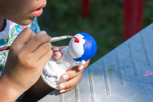 Bangkok Tayland - 13 Nisan 2018:-çocuk suluboya fırça alçı Doraemon kullanılan.
