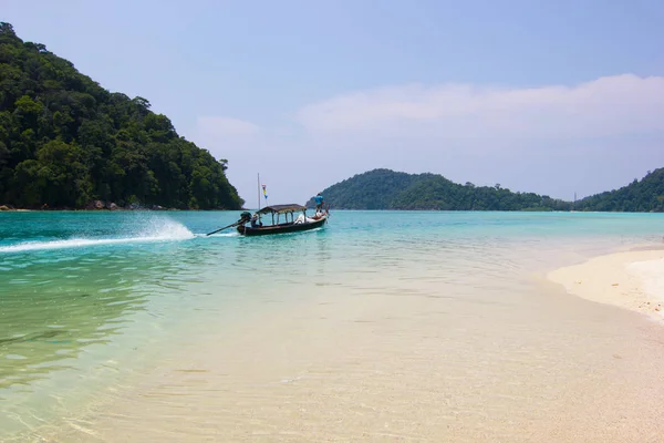 泰国旅游 攀牙湾 2016年2月14日 作为一个旅游胜地 在海的美丽的海滨岛屿 抵达岛上迎接来访者的大门 — 图库照片