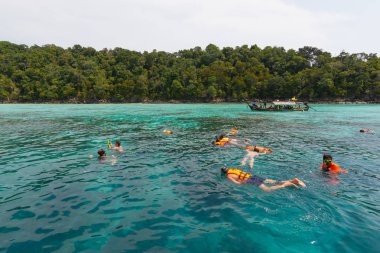 Phang nga, Tayland-14 Şubat 2016: Surin Adaları bir turizm olarak özellikli güzelliğine deniz altında.  