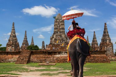 Fil Chaiwatthanaram Ayutthaya - eski sermaye şehir Tayland -, daha fazla turist her yıl ziyaret.
