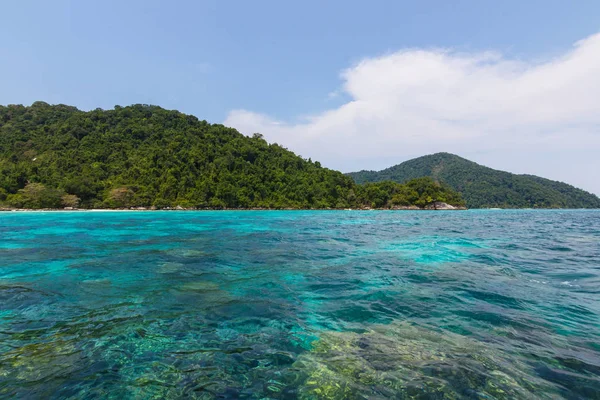 Tayland - deniz altında güzellik özellikli bir turizm olarak Surin Islands Seyahat. Ziyaretçi varış adada karşılamaya kapıyı. Phang nga, Tayland