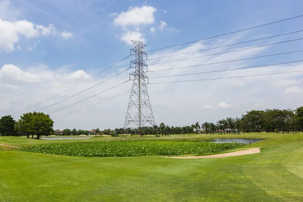 High Voltage Outdoor Antenna Supplying Electricity Community — Stock Photo, Image