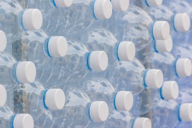 plastik şişeler, plastik şişe boş geri dönüşüm kavramı kullanılan 