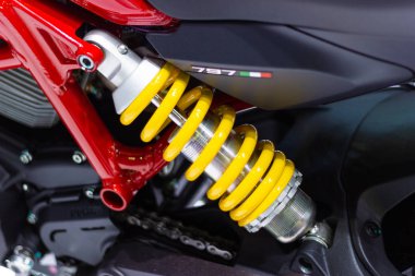 Nonthaburi Tayland: - 8 Aralık 2017: sarı amortisörler 