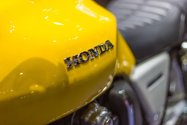Nonthaburi Tailandia Diciembre 2017 Primer Plano Logo Honda Motocicleta Amarilla —  Fotos de Stock