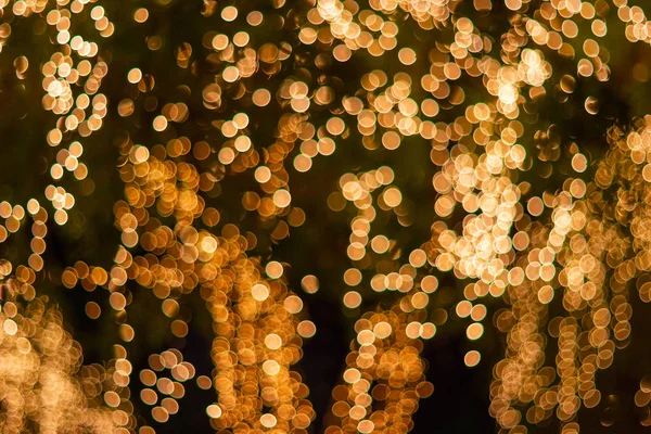 Borrão Bokeh Luzes Decorativas Corda Livre Penduradas Árvore Jardim Noite — Fotografia de Stock