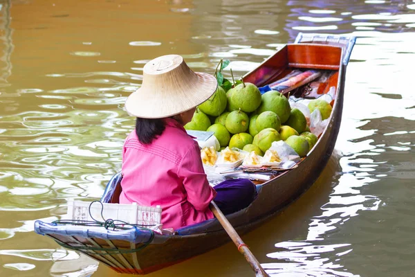 Damnoen Saduak Floating Market Thailandia Piccole Barche Cariche Frutta Verdura — Foto Stock