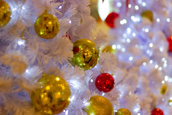 お祭り クリスマスの休日の装飾のため背景のぼけ抽象的なボケ味 — ストック写真