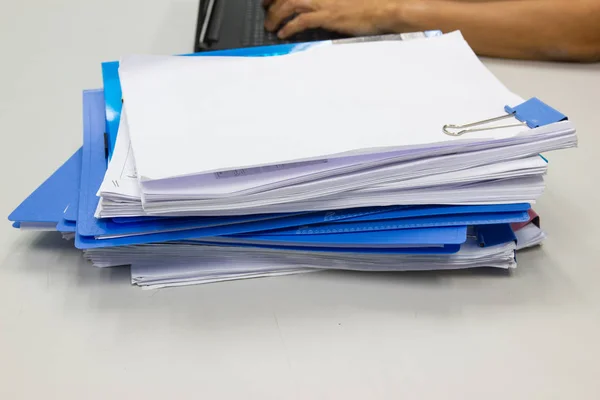 Carpeta Archivos Pila Informe Negocio Archivo Papel Sobre Mesa Una — Foto de Stock