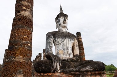  Buda heykelleri, Sukhothai, Thailand Wat Mahathat eski başkenti. Sukhothai Historical Park Unesco Dünya Mirası olduğunu