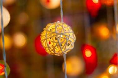 Festival süresince süslemeleri güzellik için asmak için kullanılan ekipman.